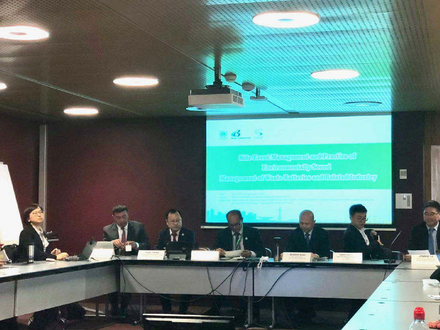 出席边会的领导专家从左往右分别为:刘才田、郑洋??Rolph Payet、肖学智、董庆银、李金惠