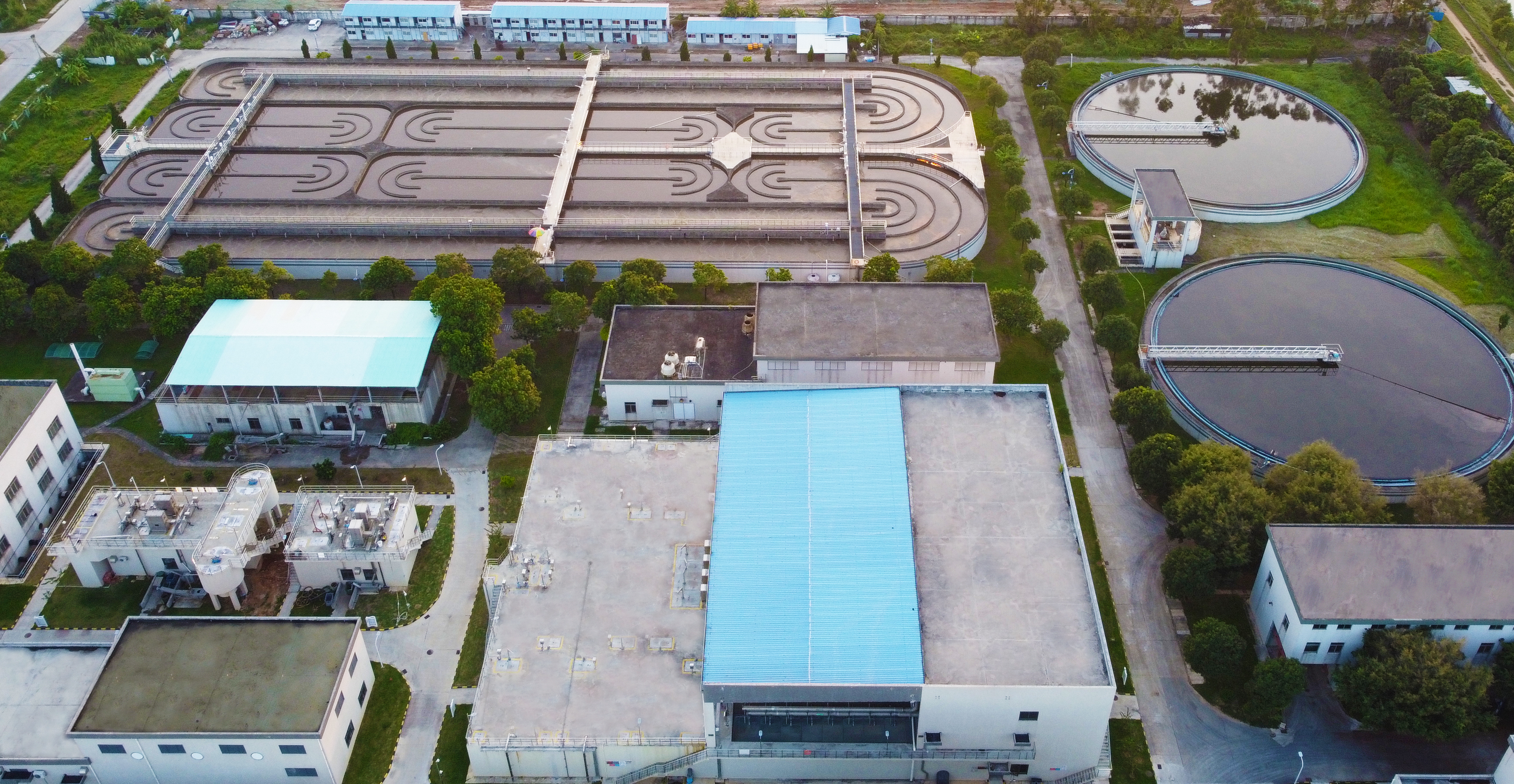 20221028-成人自拍视频
陈吕军教授团队发文揭示能 水基础设施共生的降碳、节水与经济效益-郭扬-污水处理厂实景图.jpg